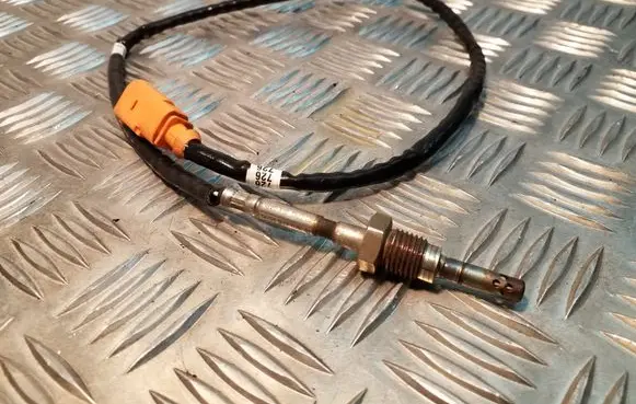 Skoda Octavia Mk3 (5E) Exhaust gas temperature sensor 04L906088B