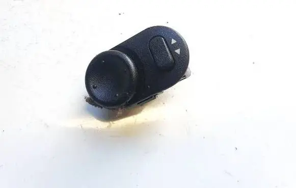 Opel Omega B2 Wing mirror switch 09226861