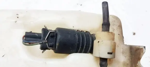 Volkswagen Golf III Windscreen/windshield washer pump