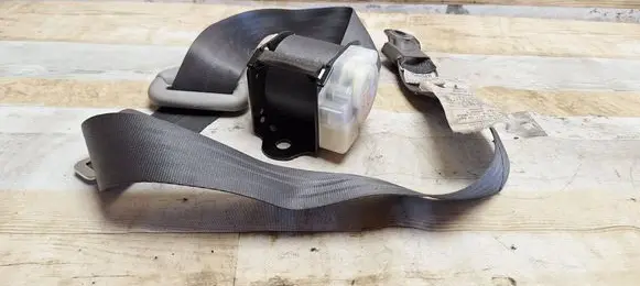 Mitsubishi Space Wagon Rear seatbelt 0428143