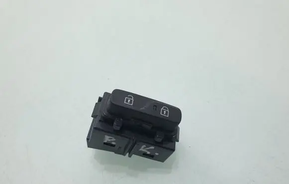Volvo V40 Central locking switch button 31334570