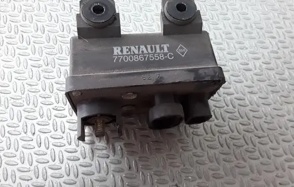 Renault Megane I Glow plug pre-heat relay 7700867558C