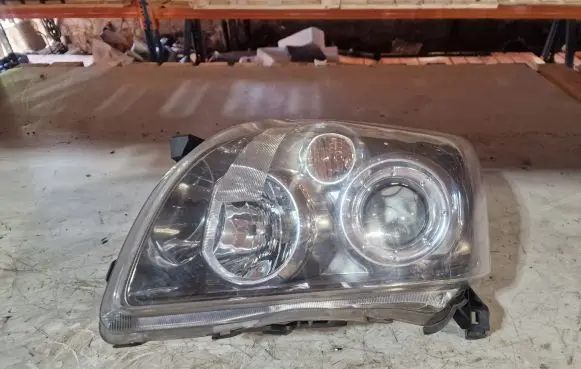 Toyota Avensis T250 Headlight/headlamp