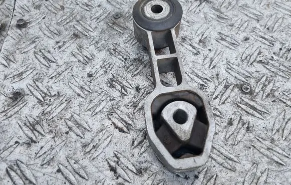 Fiat 500 Engine mount bracket