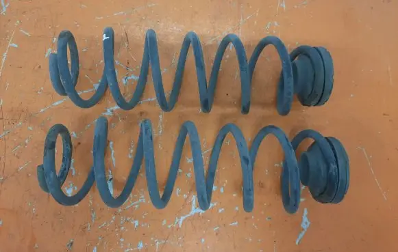 Volkswagen Polo IV 9N3 Rear coil spring