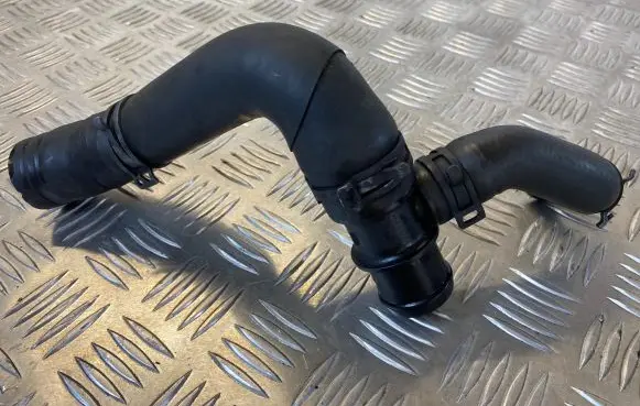 Volkswagen PASSAT B7 Engine coolant pipe/hose 3AA122051A C124610H