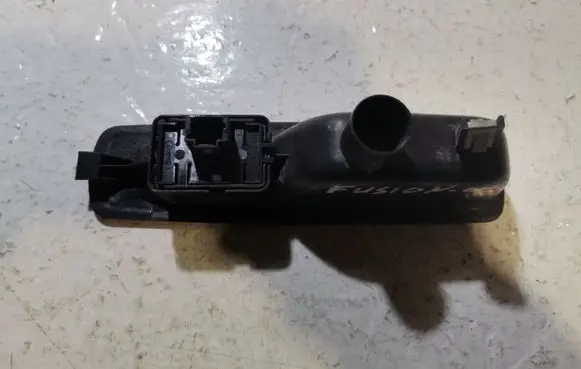 Ford Fusion Electric window control switch 829500004R