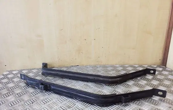Toyota Avensis T270 Fuel tank mounting bracket 