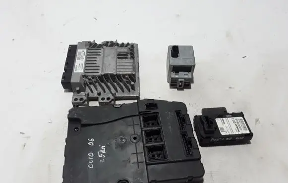 Renault Clio III Engine ECU kit and lock set 