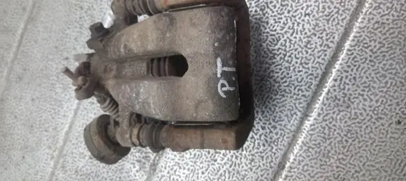 Opel Zafira A Rear brake caliper