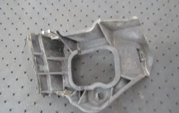 Audi A6 S6 C5 4B Fender mounting bracket 4b0853922b