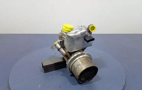 Skoda Octavia Mk3 (5E) EGR valve cooler 04L131512BQ