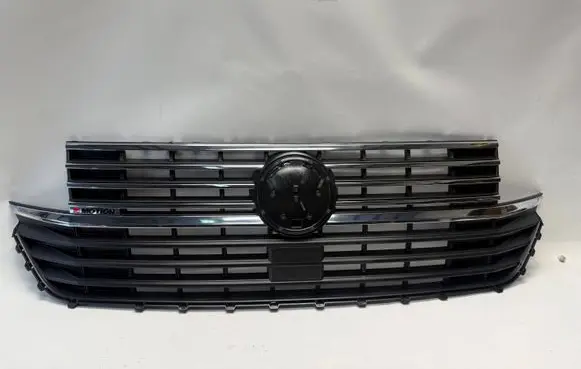 Front bumper upper radiator grill