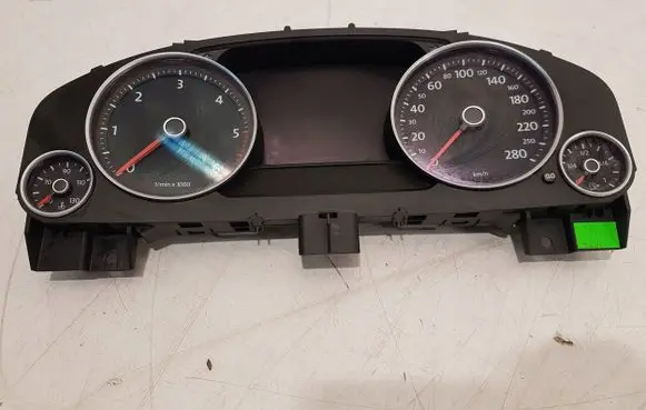 Volkswagen Touareg II Speedometer (instrument cluster) 7P6920882