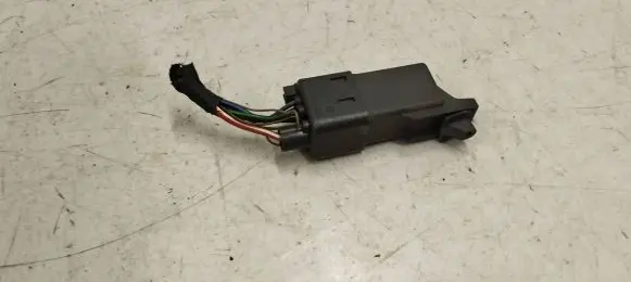 Audi Q3 8U Glow plug pre-heat relay 04l907281