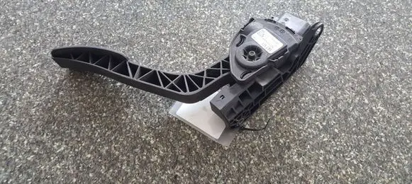 Ford Fiesta Accelerator throttle pedal 8V219F836AB