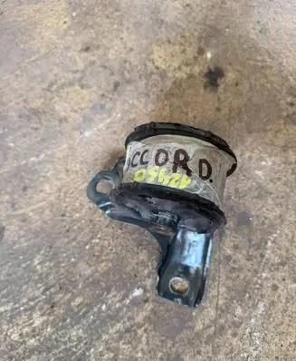 Honda Accord Engine mount bracket
