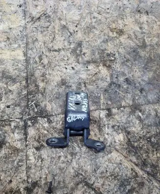 Toyota Avensis T250 Rear door upper hinge