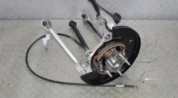Infiniti Q60 Stub axle 