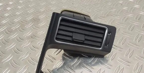 Toyota Verso Dash center air vent grill 556800F030