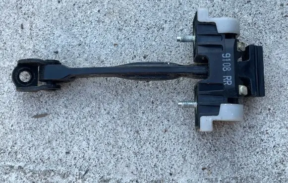Opel Insignia A Rear door check strap stopper 13229108