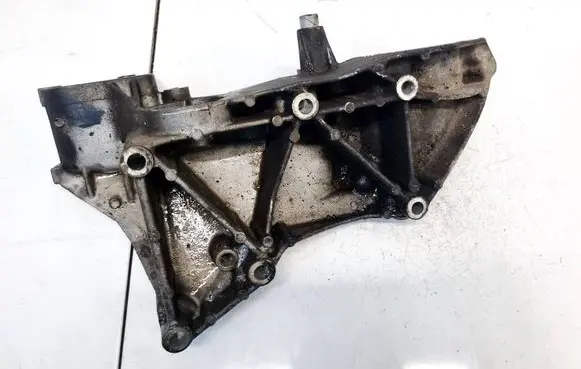 Volvo S40, V40 Engine mounting bracket 7700115750