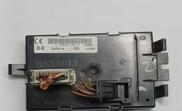 Opel Vivaro Comfort/convenience module P8200461556K 281127704A UCHN2