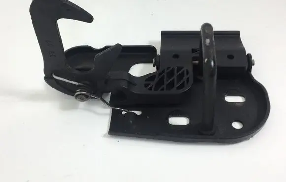 Volkswagen PASSAT B6 Engine bonnet/hood lock/latch loop/hook 3C0823480