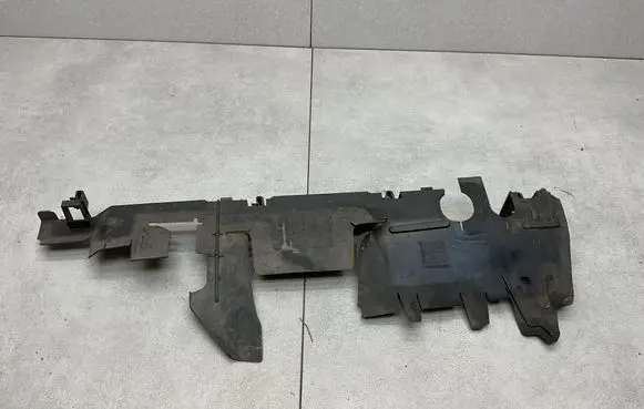 Volkswagen Jetta VI Intercooler air guide/duct channel 5C6121284G