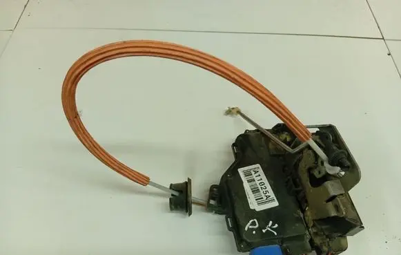 Audi A3 S3 8P Front door lock 4E1837015