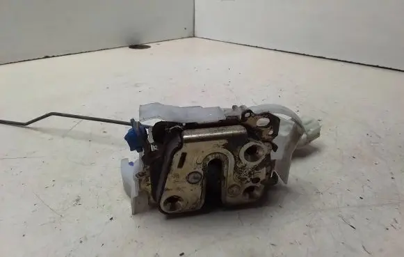 Nissan X-Trail T30 Front door lock 80552AA200