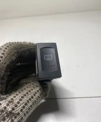 Volkswagen PASSAT B5.5 Windscreen/window heater switch 3B0959621C