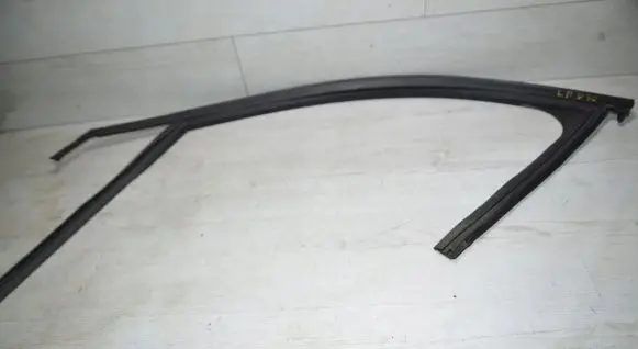 Volvo V40 Rubber seal front door window/glass 312785410