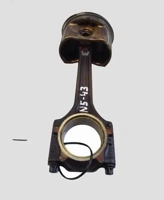 Volkswagen Golf V Piston with connecting rod