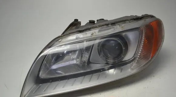 Volvo XC70 Headlight/headlamp 8635075 6333100000