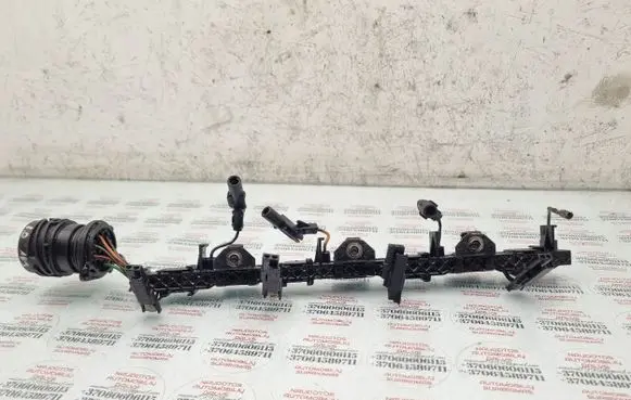 Volkswagen Touran I Fuel injector wires 038973132