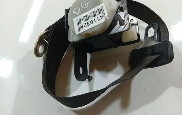 Toyota Corolla E120 E130 Rear seatbelt 7336002170 73360-02170