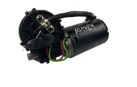 Peugeot 306 Wiper motor 0390241366