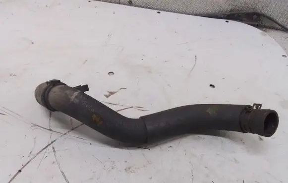 Nissan Maxima A34 Engine coolant pipe/hose