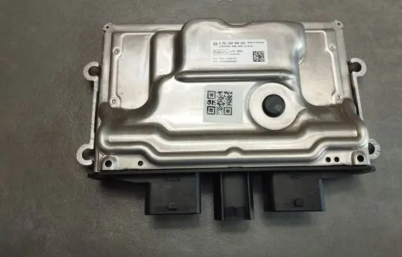 Volkswagen Amarok II Glow plug pre-heat relay 0281040040 MB3G12C550CE