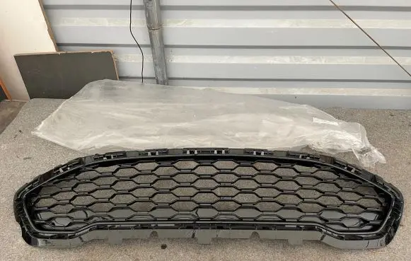 Ford Fiesta Front bumper lower grill