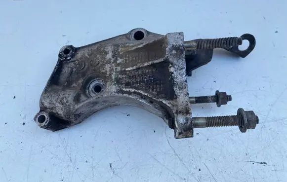 Peugeot 806 Engine mounting bracket