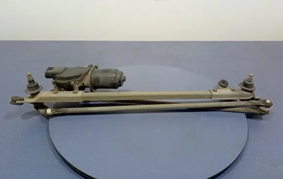 Honda CR-V Front wiper linkage and motor
