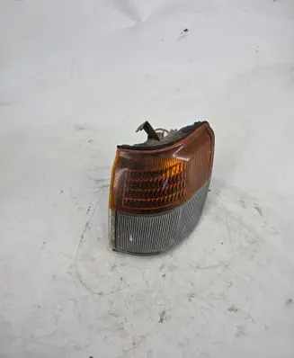 Mitsubishi Pajero Front indicator light 21937746
