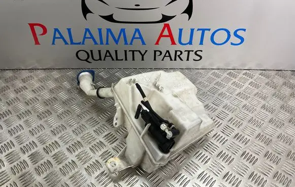 Ford Focus Windshield washer fluid reservoir/tank BV6117B613