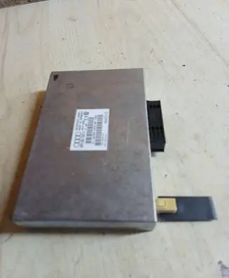 Audi A4 S4 B7 8E 8H Bluetooth control unit module 8P0862335D 3PW200051C
