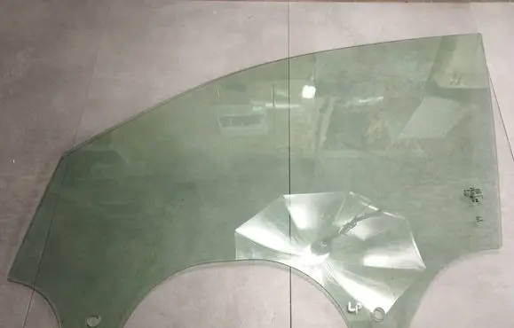 Volkswagen Tiguan Front door window glass four-door 571845021