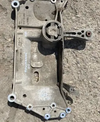 Volkswagen Touran I Front subframe