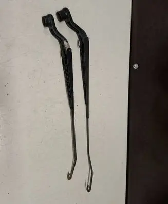 Dodge Caliber Front wiper blade arm