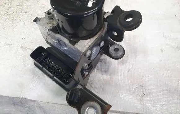 Volvo V70 ABS Pump 8G9N2C405AC 10021201824 30681619